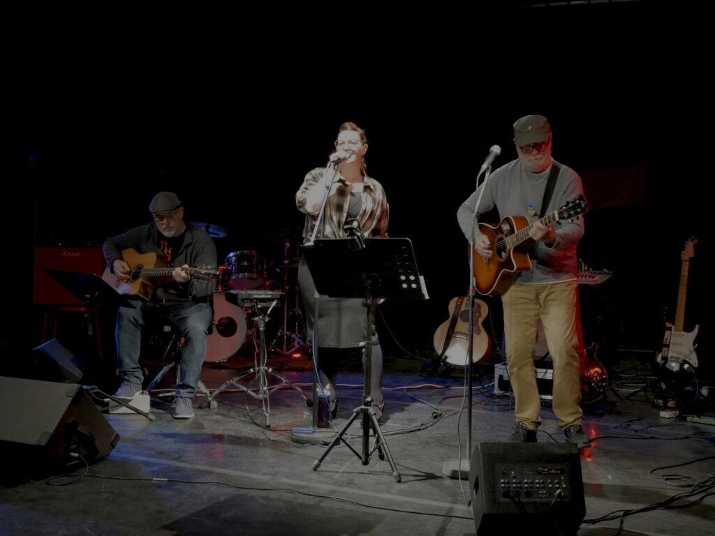 Backroad Folk Song - Photo JYL